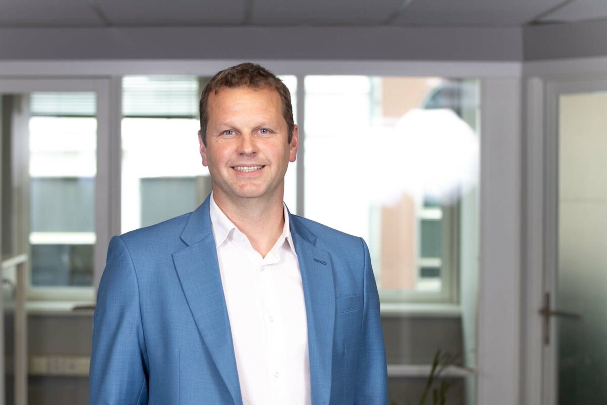 a man in a blue suit and white shirt.